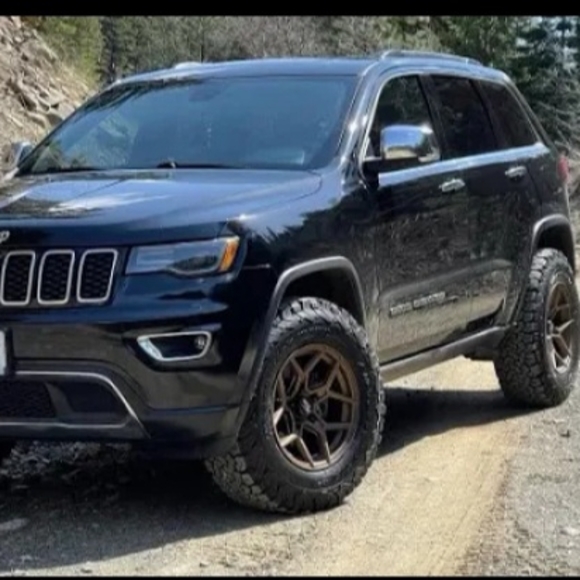 Meet your Posher, Manolo - Picture 1 of 1